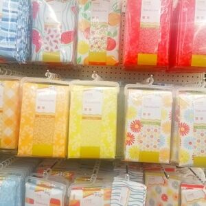 💕Poly fabric tablecloths multi size bundled up to 4 in each bag.